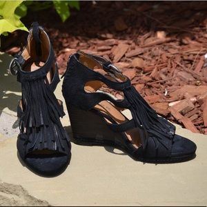 Trask Fringe Wedge